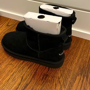 Koolaburra by UGG size 6 NWT